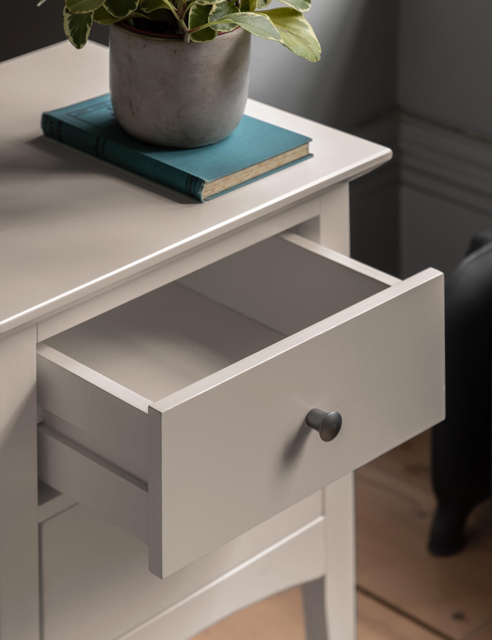 Hastings 2 Drawer Bedside Table - Image 3