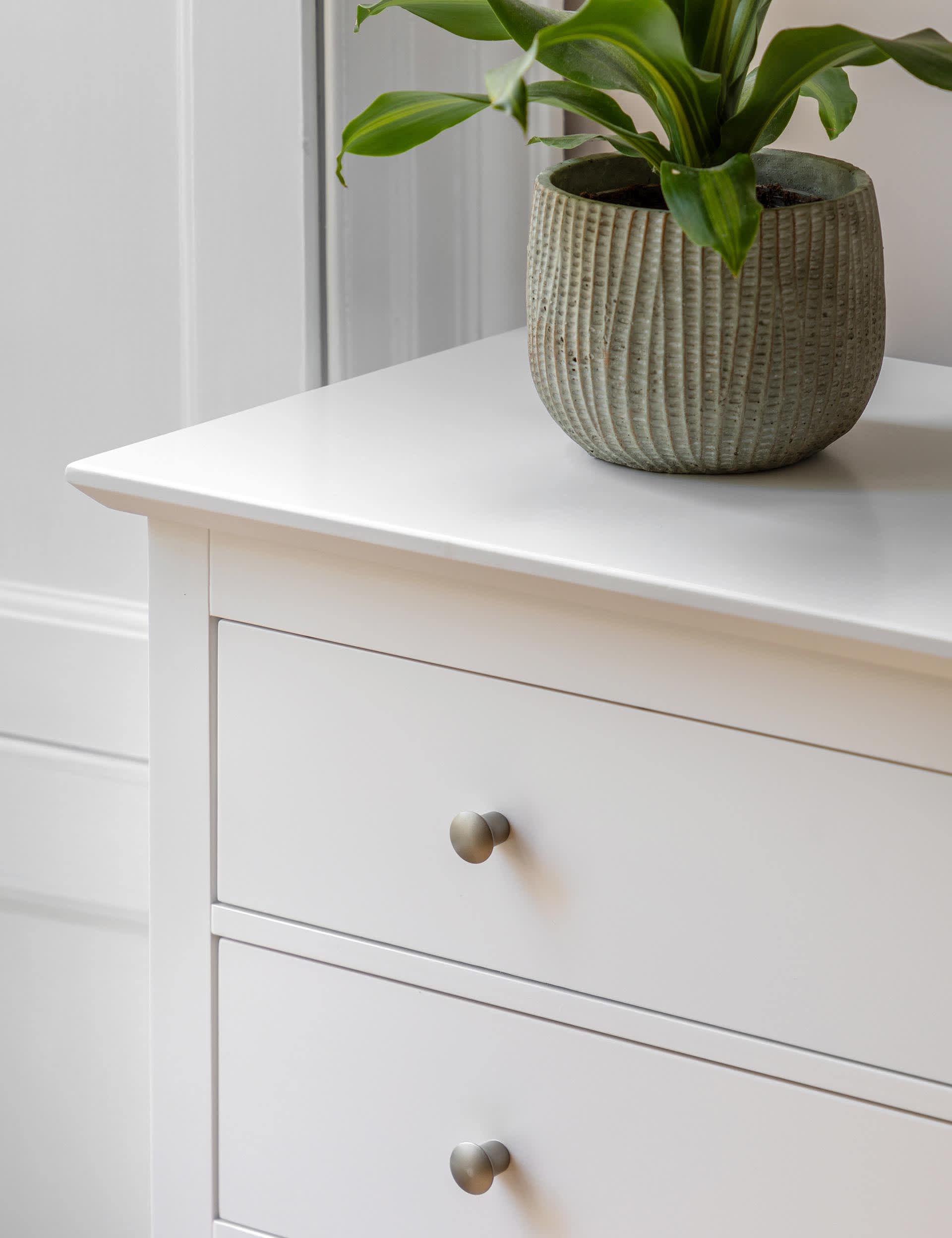 Hastings 3 Drawer Chest - Image 2