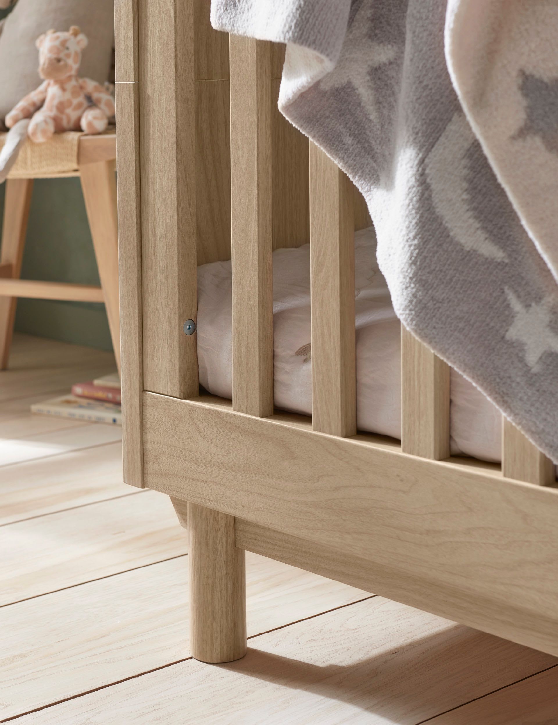 Oska Cot Bed & Wide Dresser Changer - Image 3